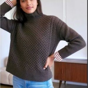 Le Mini sweater by AYR. Size M
Sold out online.